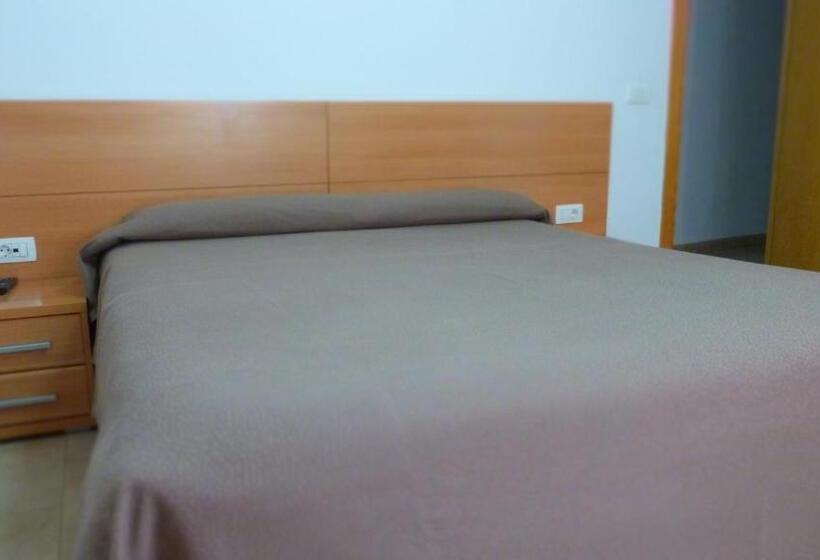 Номер Стандарт, Hostal Restaurante La Masía