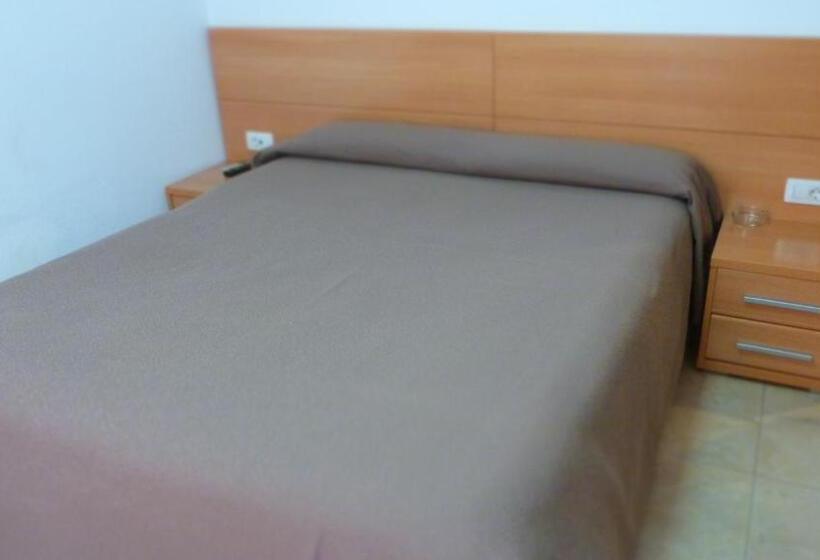 Номер Стандарт, Hostal Restaurante La Masía