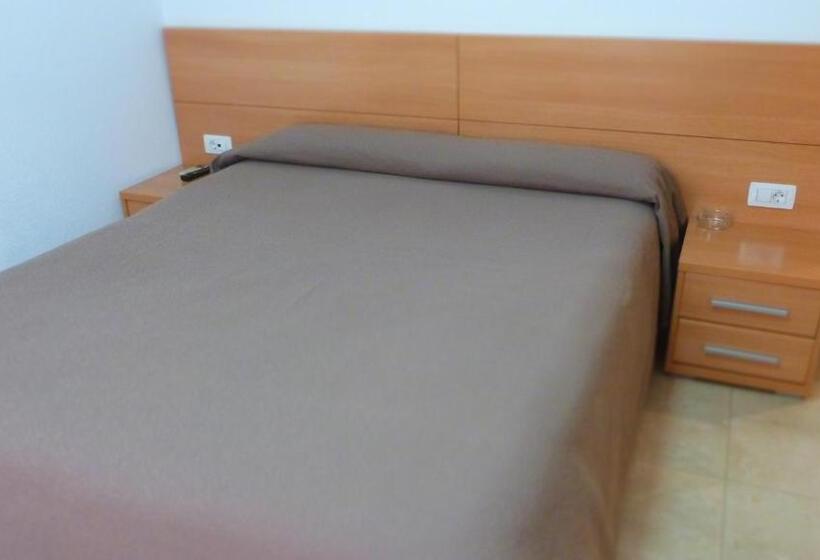 Номер Стандарт, Hostal Restaurante La Masía