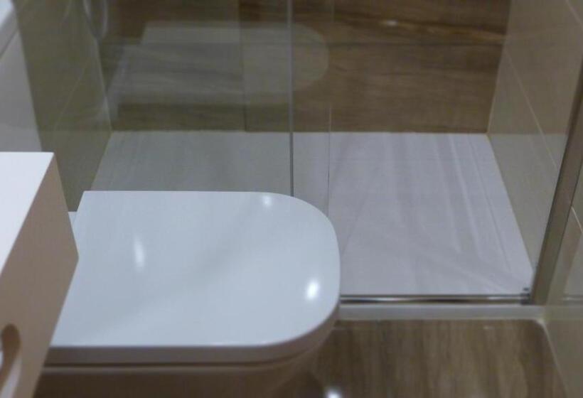 Четырехместный Номер Стандарт, Hostal Restaurante La Masía