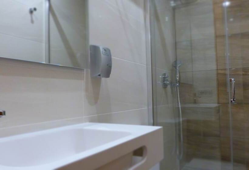 Номер Стандарт, Hostal Restaurante La Masía