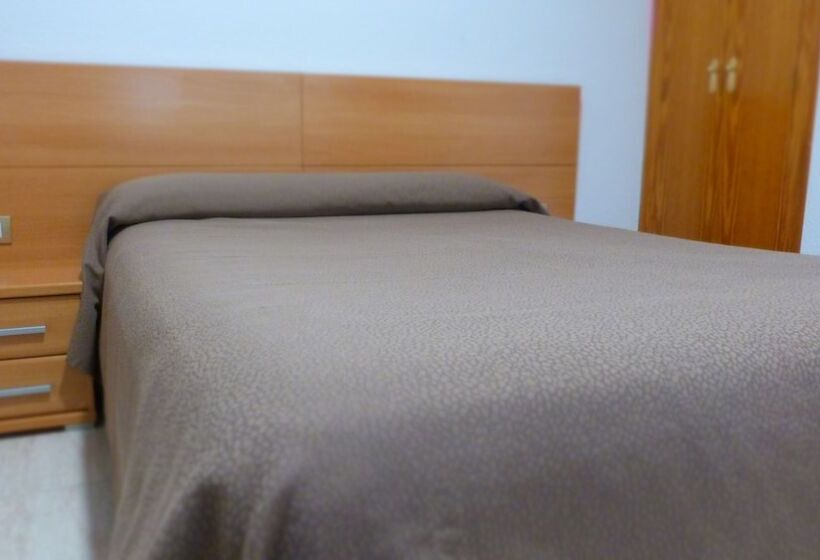 Номер Стандарт, Hostal Restaurante La Masía