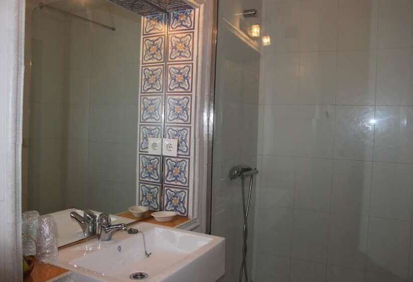 شقة غرفة واحدة, Muriances