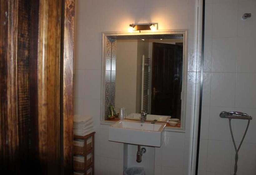 شقة غرفة واحدة, Muriances