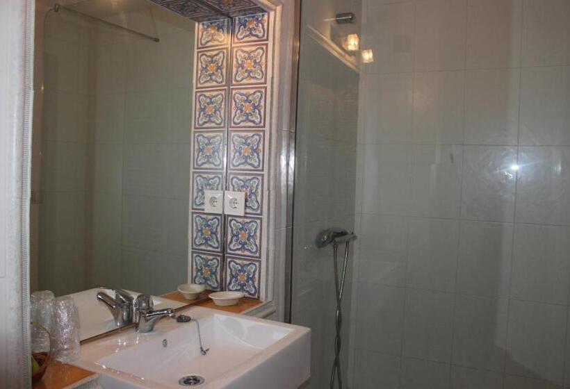 شقة غرفة واحدة, Muriances