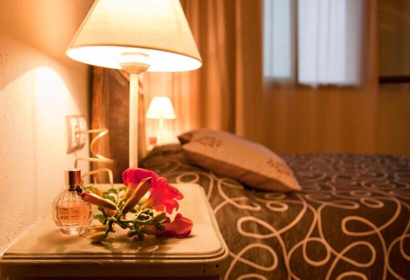 4인용 스탠다드 룸, Can 28