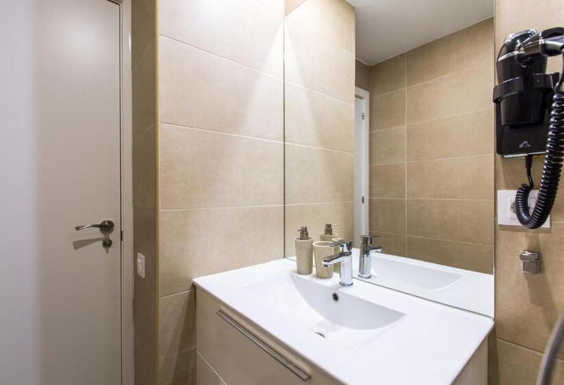 Номер Стандарт с Балконом, El Born Guest House By Casa Consell