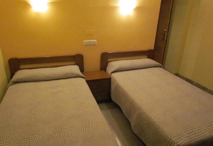 Номер Стандарт Трехместный, Hostal Las Rumbas