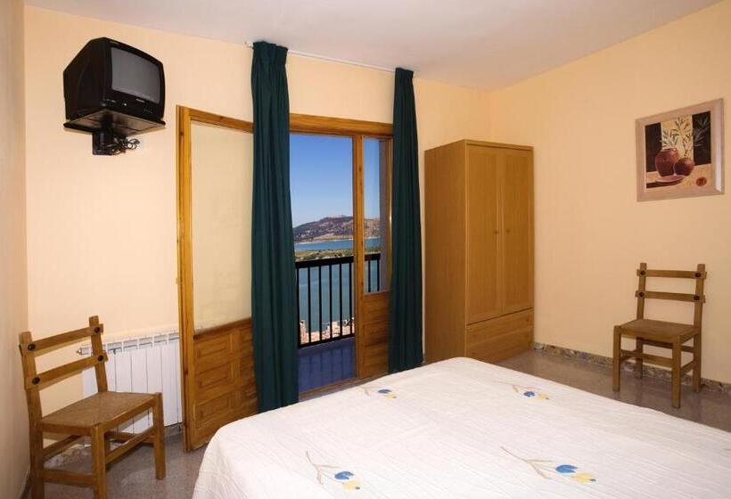 Classic room with balcony, Hostal Las Rumbas