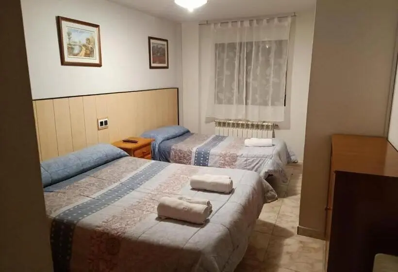 اتاق استاندارد سه نفره, Hostal Residencia Taray