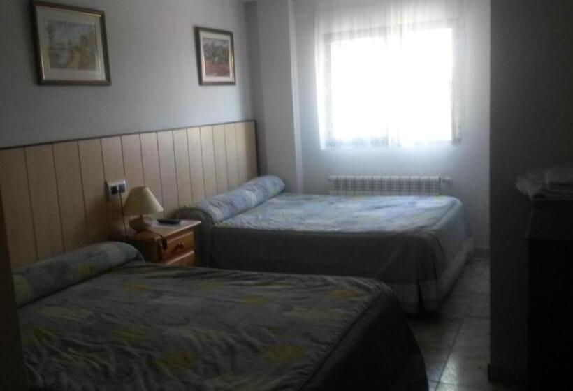 اتاق استاندارد سه نفره, Hostal Residencia Taray