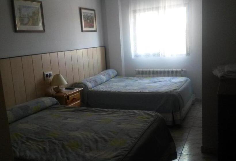 اتاق استاندارد چهار تخته, Hostal Residencia Taray