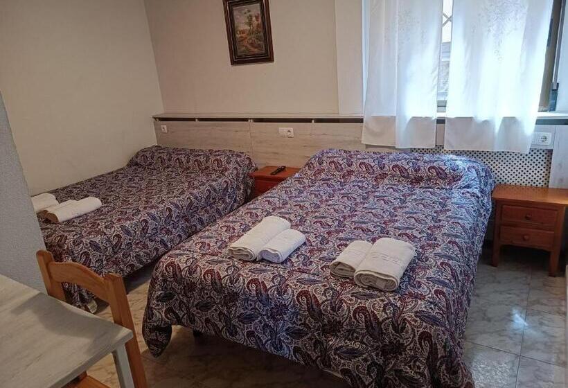 اتاق استاندارد چهار تخته, Hostal Residencia Taray