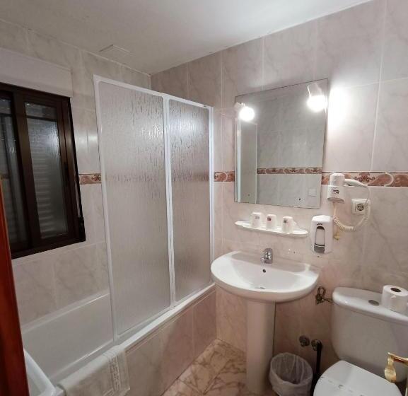 四人标准间, Hostal Residencia Taray