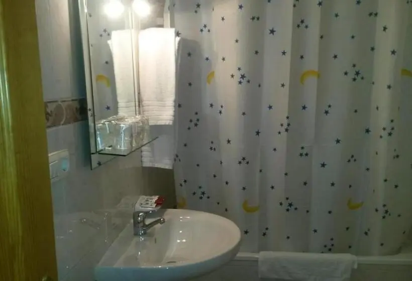 اتاق استاندارد یک نفره, Hostal Residencia Taray