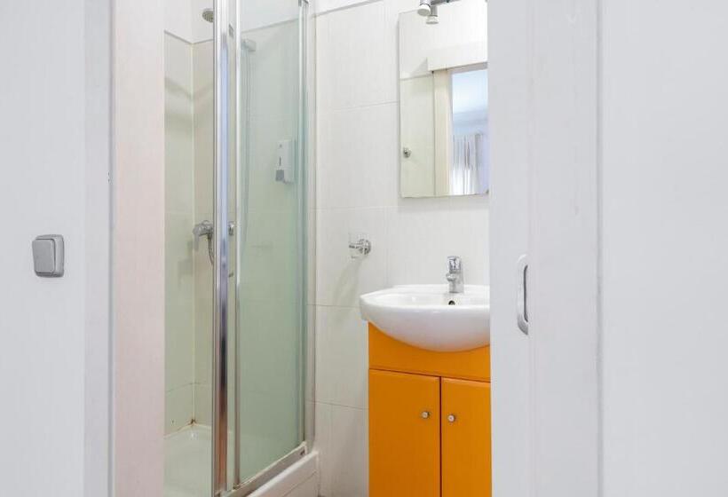 اتاق اکونومی, Monrooms Barcelona