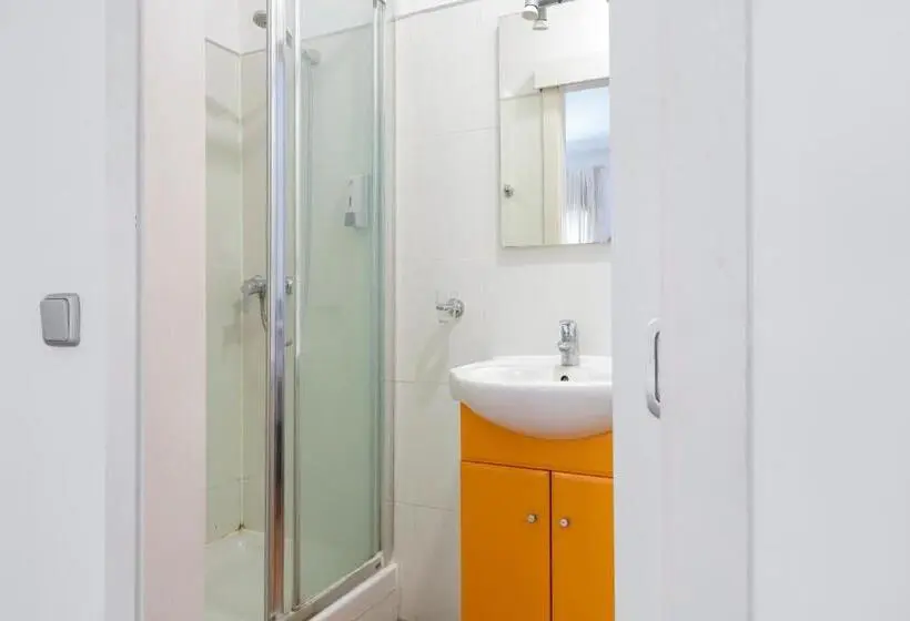 اتاق اکونومی, Monrooms Barcelona