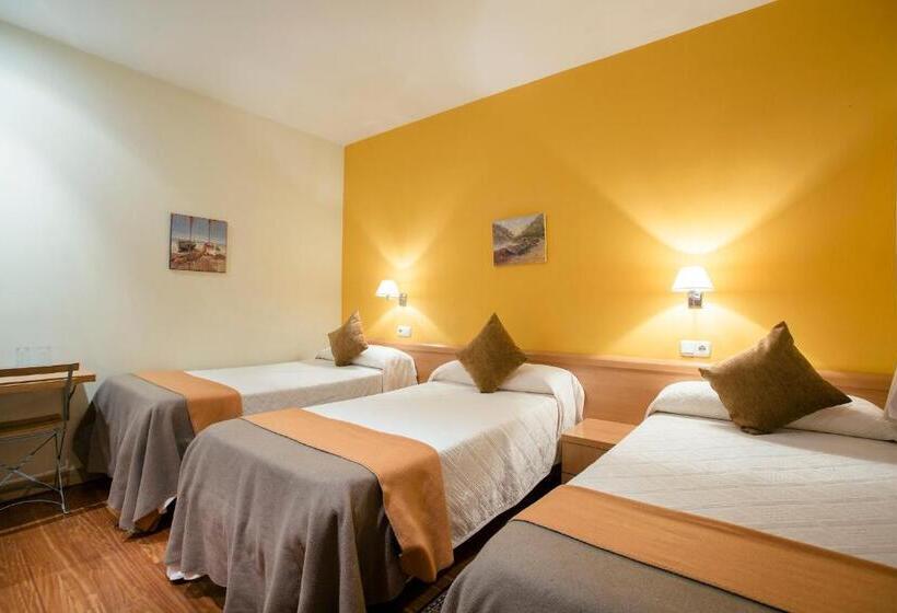 Quarto Triplo Estandar Interior, Pensión Nuevas Artes