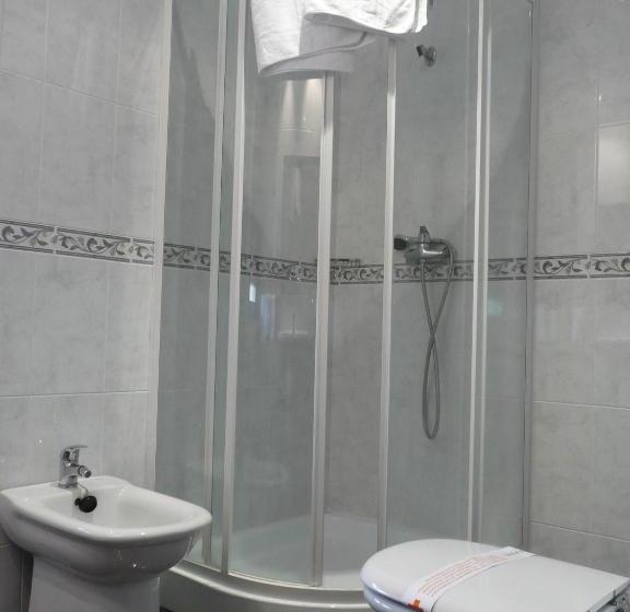 غرفة قياسية, Pensión O Prouso