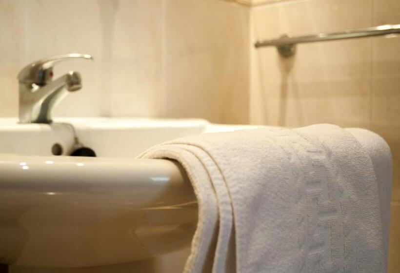 غرفة كومفورت, Pensión O Prouso