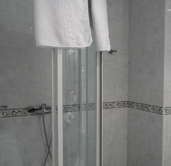 غرفة كومفورت, Pensión O Prouso