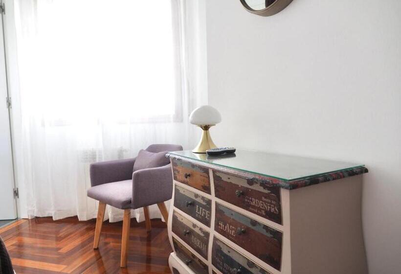 غرفة قياسية فردية, Pr Una Estrella Dorada