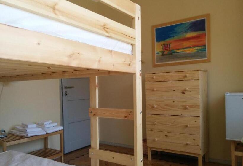 חדר סטנדרטי עם מיטת קומתיים ואמבטיה משותפת, As Mimosas