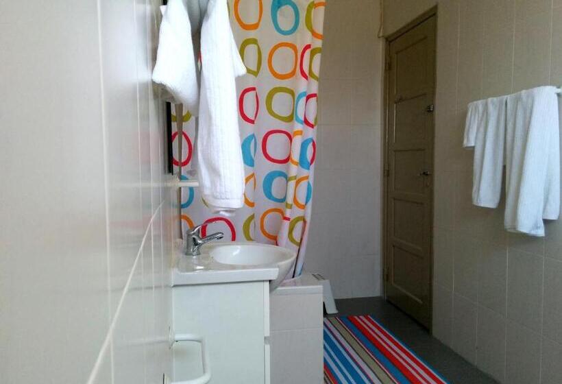 חדר סטנדרטי עם מיטת קומתיים ואמבטיה משותפת, As Mimosas