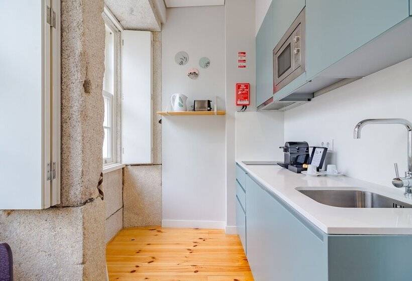 استودیو استاندارد با بالکن, Youropo City Center