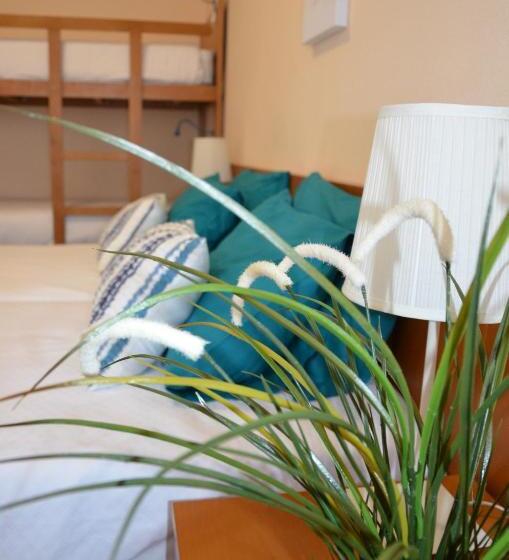 חדר משפחתי, Abla Guest House