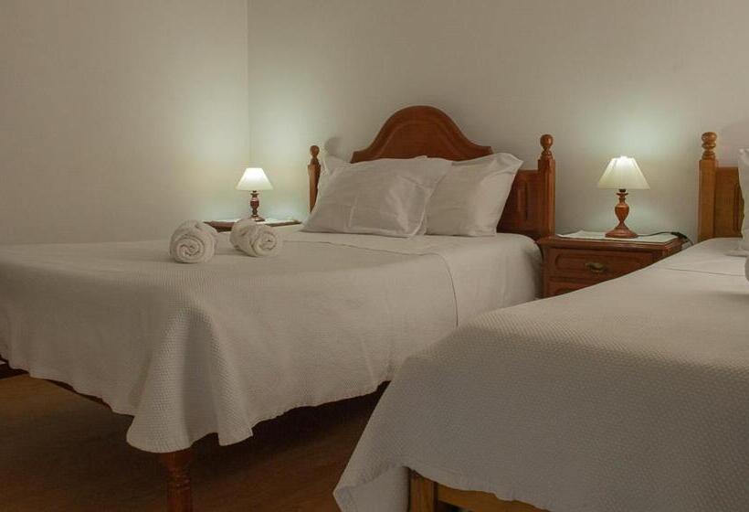 اتاق استاندارد سه نفره, Gouveia Residence