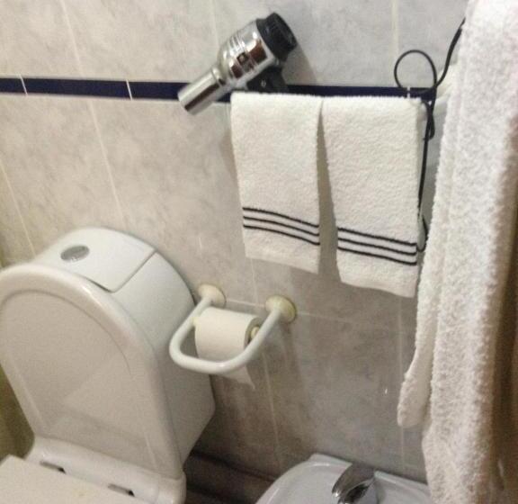 اتاق استاندارد سه نفره, Gouveia Residence