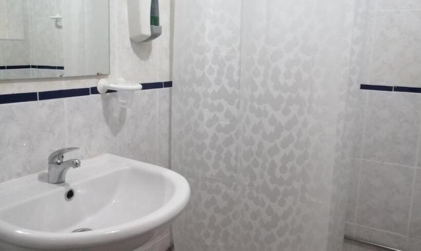 اتاق استاندارد سه نفره, Gouveia Residence