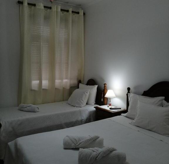 اتاق استاندارد سه نفره, Gouveia Residence