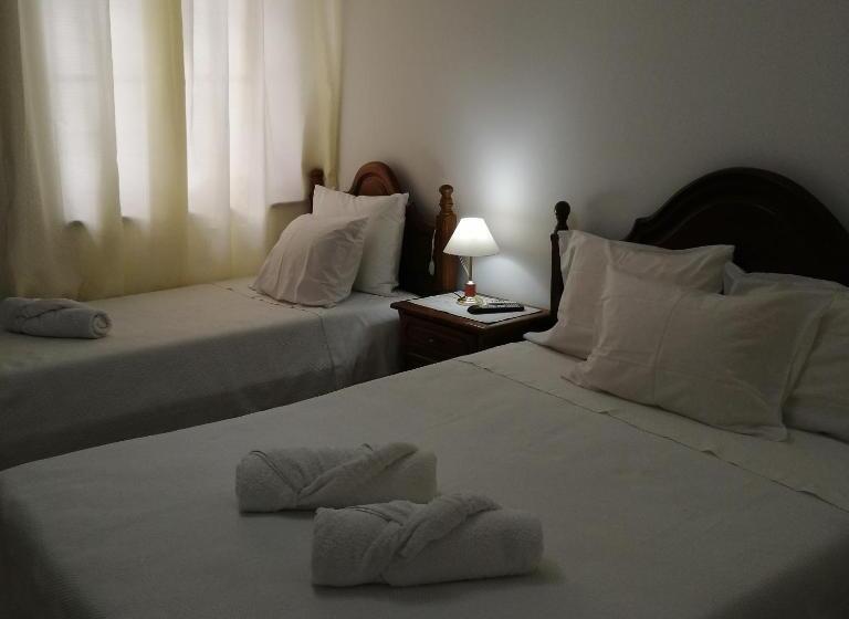 اتاق استاندارد سه نفره, Gouveia Residence