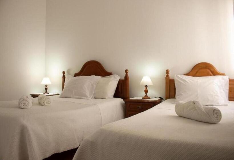 اتاق استاندارد سه نفره, Gouveia Residence