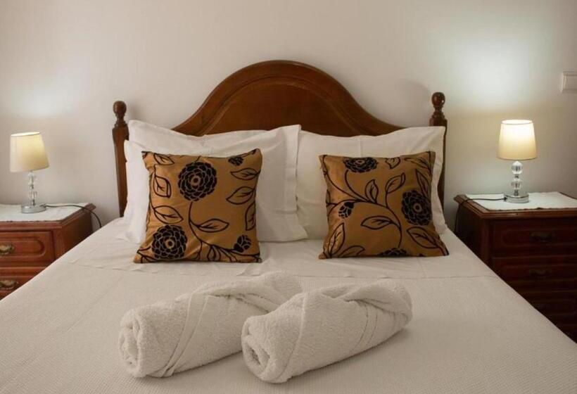 اتاق لوکس خانوادگی, Gouveia Residence