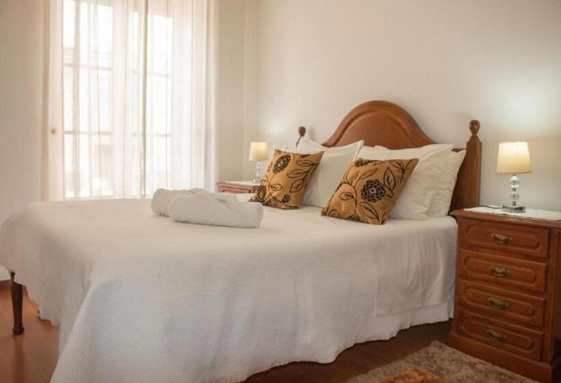 اتاق لوکس خانوادگی, Gouveia Residence