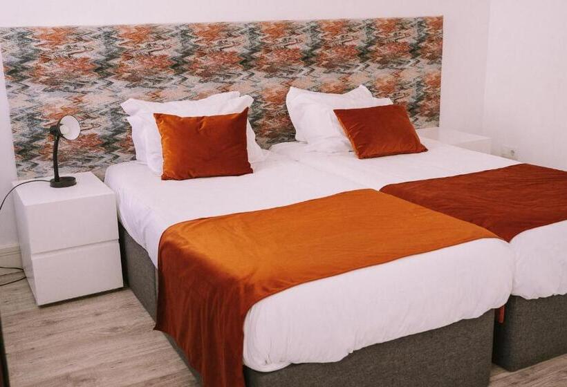 חדר משפחתי, Top Otel