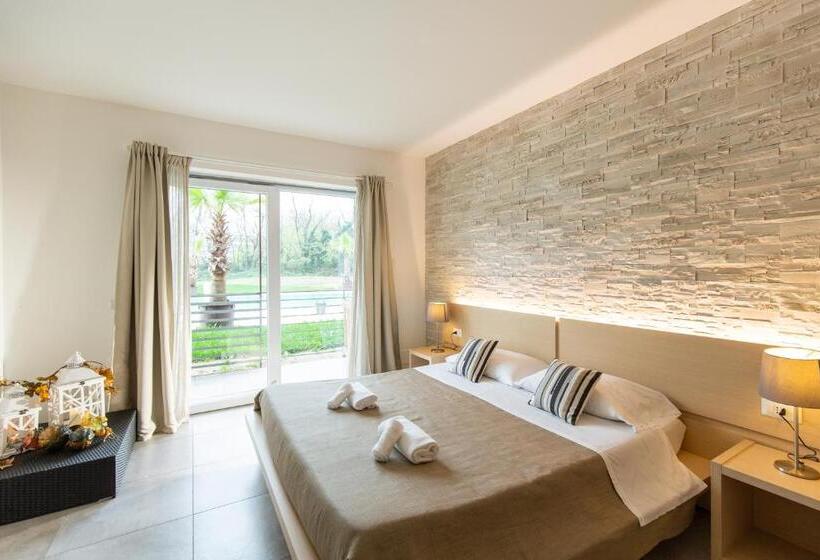 اتاق استاندارد سه تخته با چشمانداز استخر, Agriturismo Dolce Luna