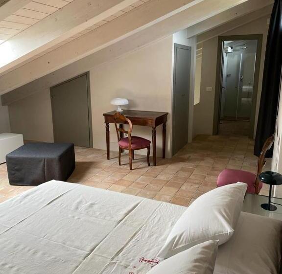 جناح, Relais Casale Valigi