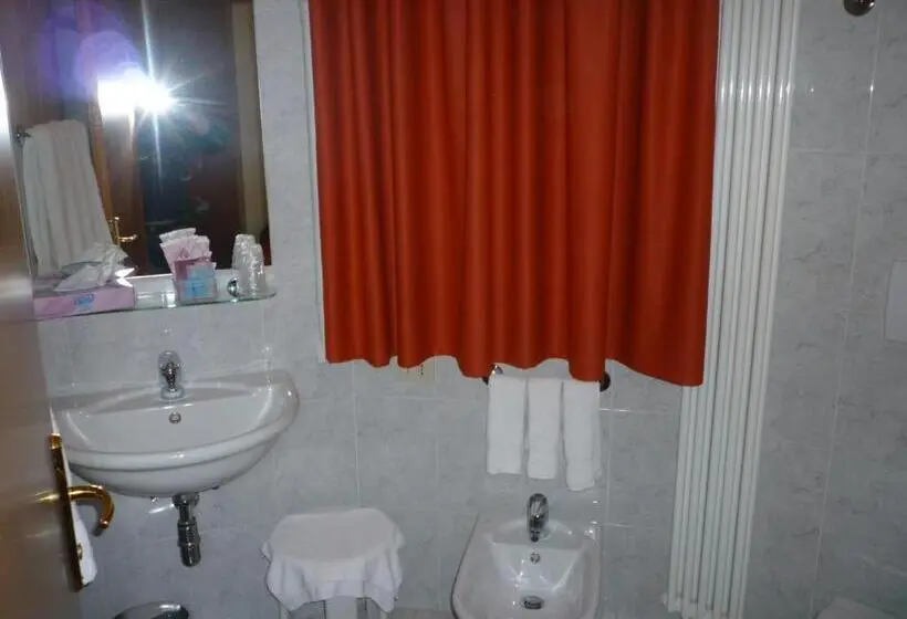 Standard Kolmen Hengen Huone, Alloggio Al Ponte