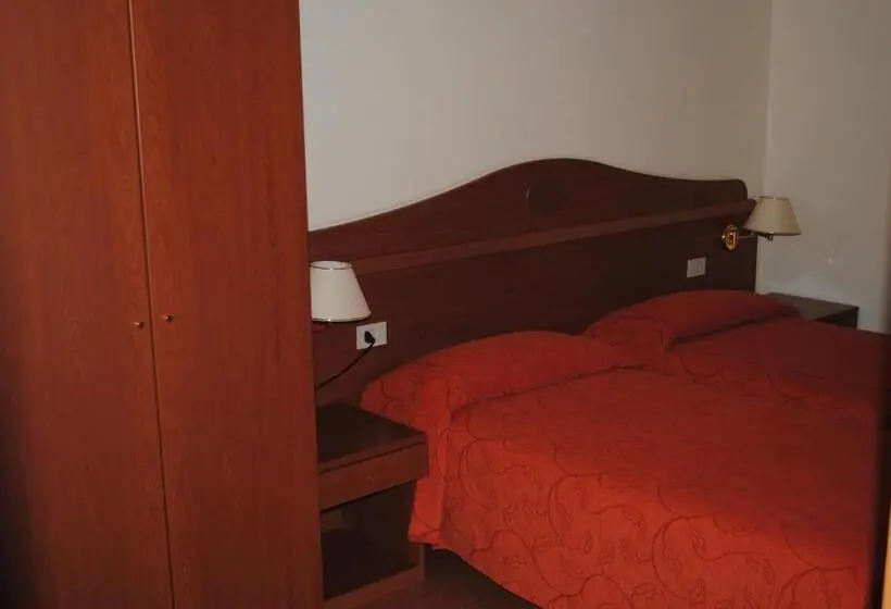 Standard Kolmen Hengen Huone, Alloggio Al Ponte