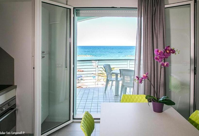 带2个卧室的高级公寓, Residence Acquasuite