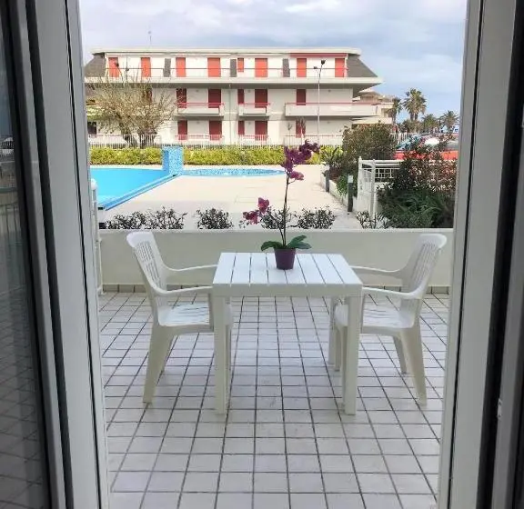 استودیوی استاندارد, Residence Acquasuite