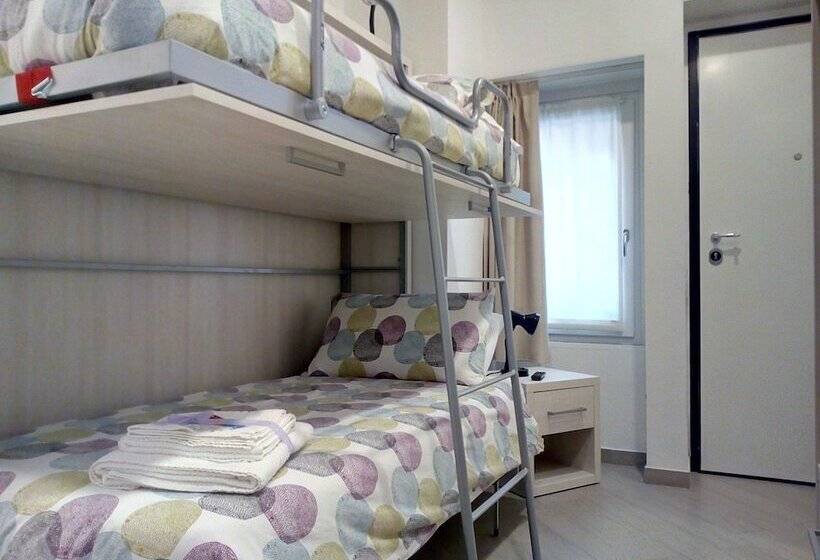 اتاق لوکس چهار تخته, Belsorrisovarese Elegance City Residence Private Parking  With Reservation