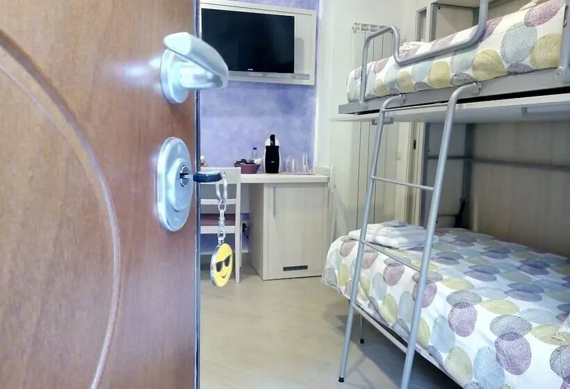 اتاق لوکس چهار تخته, Belsorrisovarese Elegance City Residence Private Parking With Reservation