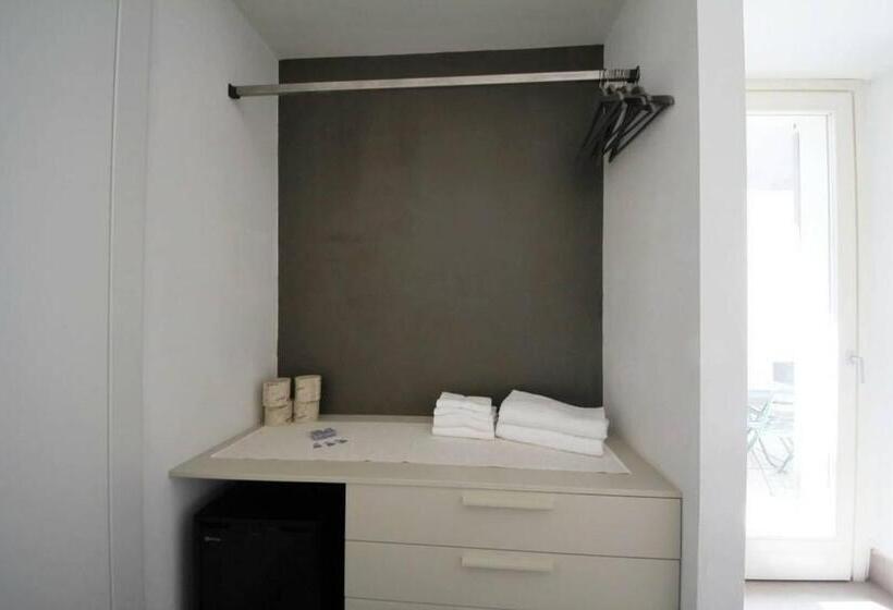 غرفة قياسية ثلاثية, Ral 7039