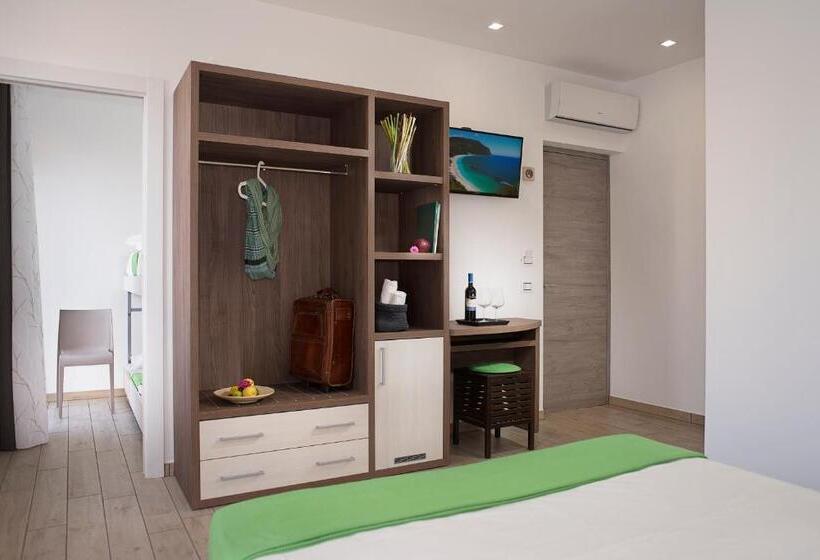 バルコニー付スタンダード4ベッドルーム, Viverenumana