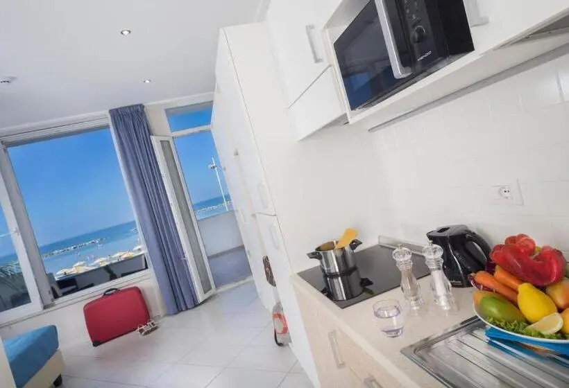 استودیوی استاندارد با چشمانداز دریا, White Suite & Apartments